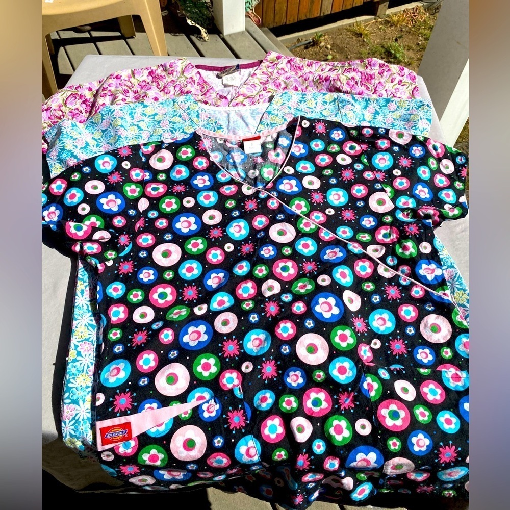 Lydia’s Dickies scrubs set of 3 one with no tag  Sz S  all with 2 front pockets